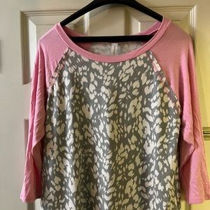 Honey Me boutique top. Wore once size small